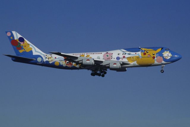 Boeing 747-400 (domestic, no winglets) (JA8964) - Final Approach to Tokyo-Haneda Intl Airport Rwy16L on 1999/08/31 " Pokemon c/s "