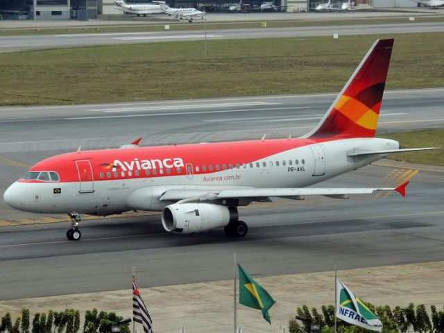 Airbus A318 (PR-AVL) - Airbus A318-100 (CN 3214) Avianca Brasil - Fab: 2007 / Ex: D-AUAD, CC-CVH - Aeroporto de Congonhas/São Paulo (CGH/SBSP) , Brazil