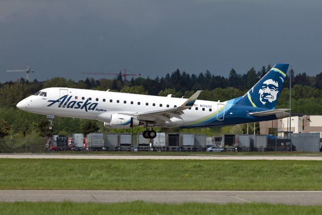 Embraer 175 (N176SY)