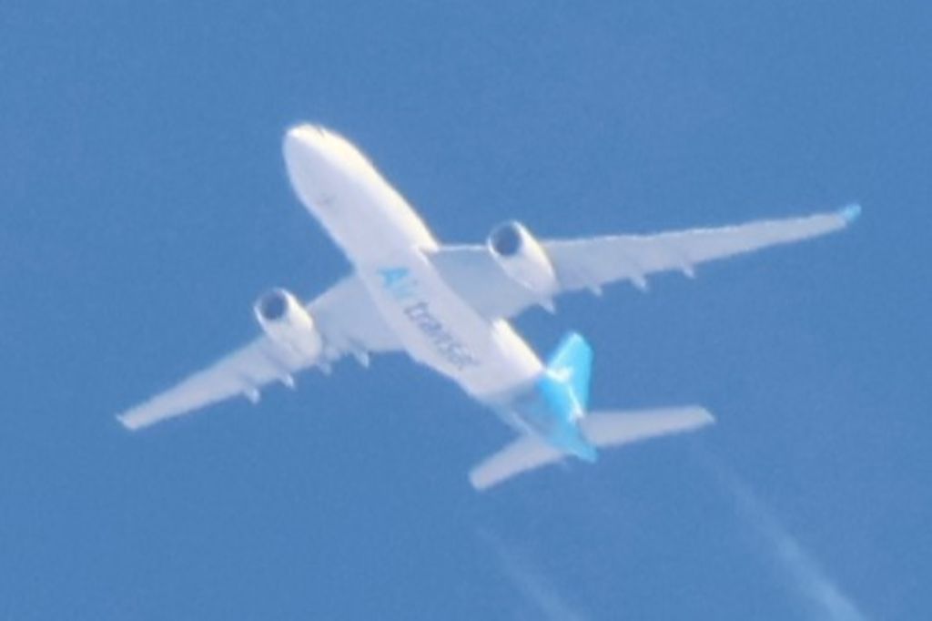 Airbus A330-300 (C-GURF) - C-GURF Airbus A-330 243 Air Transat TS725. De Porto OPO. Vers Toronto YYZ. Altitude 10973 Mètres. Vitesse 587 KM/H. Survolant la ville de Lavaltrie QC. Le 06-04-2025 à 12:44.