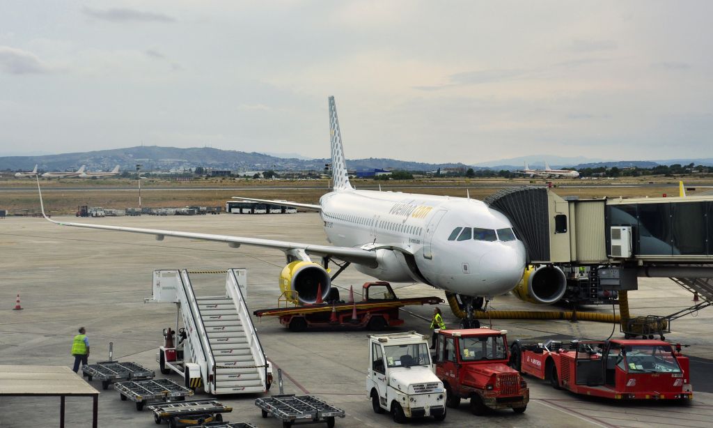 Airbus A320 (EC-LVT) - Vueling Airbus A320-232(WL) EC-LVT in Valencia 