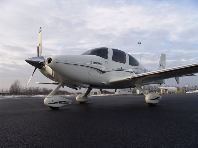 Cirrus SR-22 (N651MM)