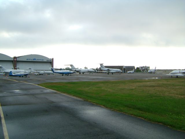 — — - Atlantic Aviation ramp