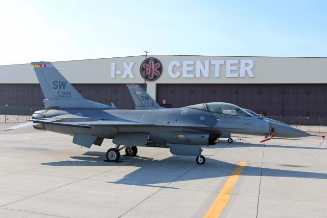 Lockheed F-16 Fighting Falcon (00-0221) - A pair of USAF F-16CM’s (00-0221 & 93-0536) from the F-16 Viper Demonstration Team East, 20th TFW, Shaw AFB, at Cleveland Hopkins Airport on 4 Sept 2018.