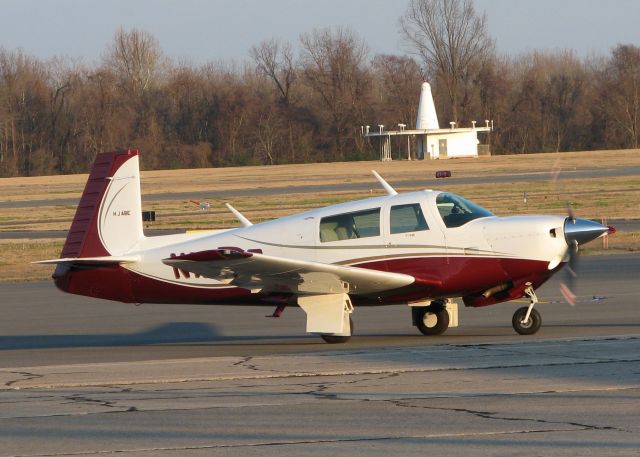 Mooney M-20 (N1029B) - Parking at the Downtown Shreveport airport.