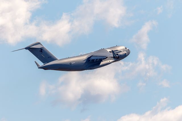 Boeing Globemaster III (A41209) - Climbing out after a missed approach practice.  RAAF C-17A Stal24.