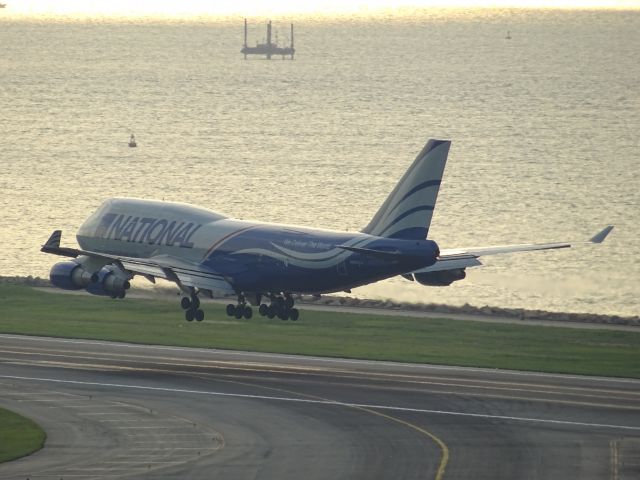 Boeing 747-400 (N952CA)