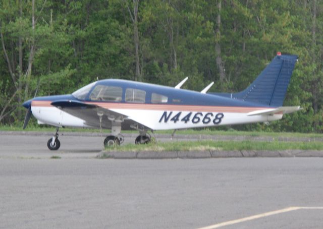 Piper Cherokee (N44668) - Rather unusual paint job.