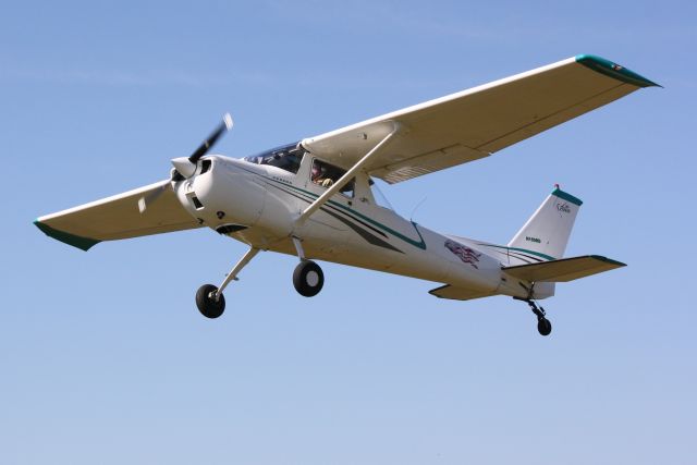 Cessna Citation II (N150RD) - Cessna 150 (N150RD) departs Buchan Airport