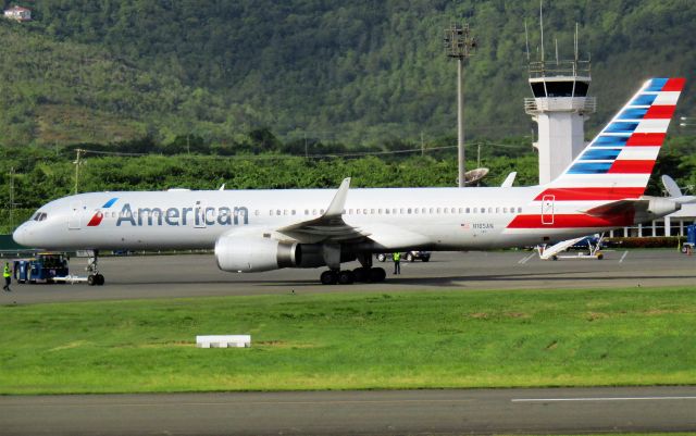 Boeing 757-200 (N185AN)