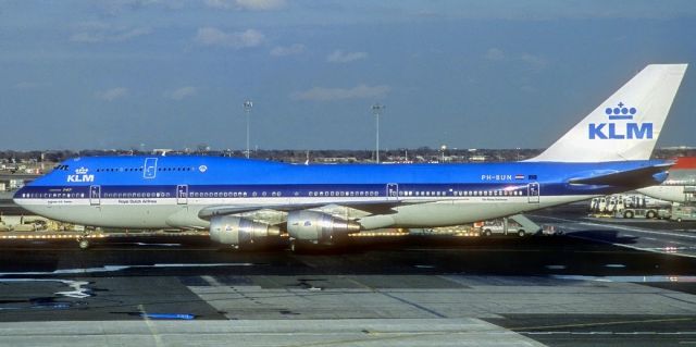 BOEING 747-300 (PH-BUN) - 2002