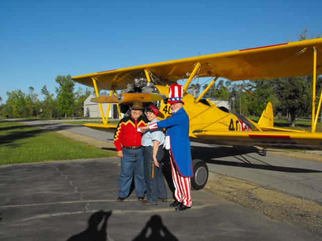 NAVAL AIRCRAFT FACTORY N3N — - Uncle Sam (Mario Feola), Rosy-The-Riveter,