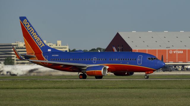 Boeing 737-700 (N451WN) - Departing runway 4