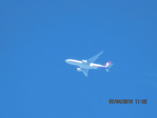 Airbus A330-200 (N393HA)