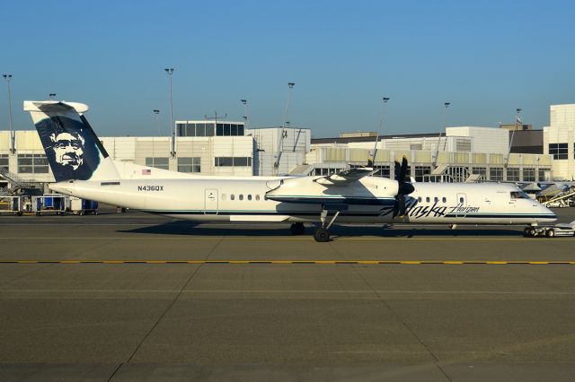 de Havilland Dash 8-400 (N436QX)