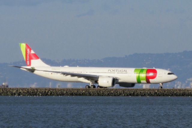 Airbus A330-900 (CS-TUF) - Taxiing for takeoff on runway 28L