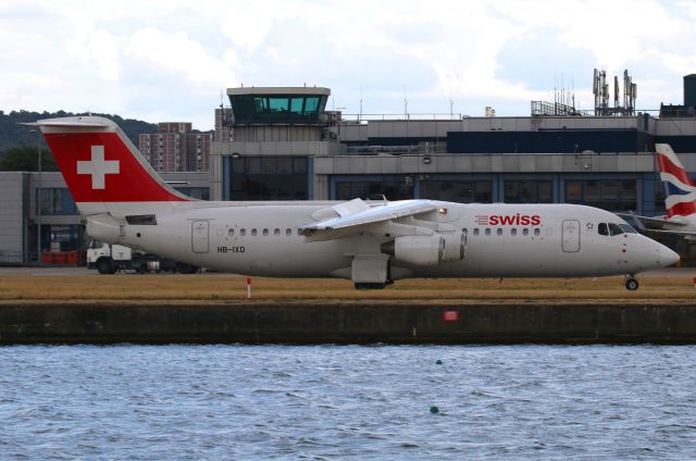 Avro RJ-100 Avroliner (HB-IXO)