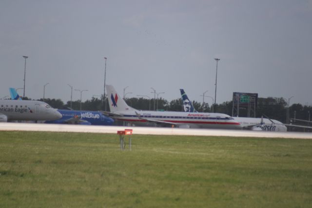 Embraer 170/175 (N760MQ)