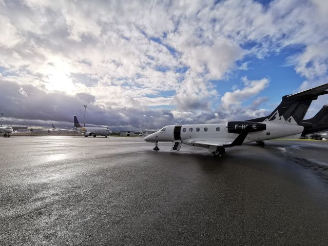 Embraer Phenom 300 (F-HGPE)