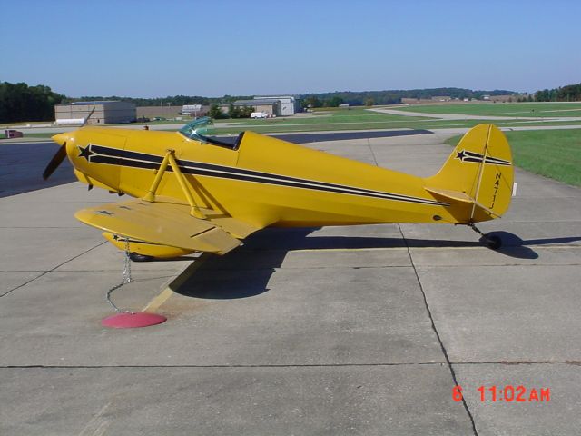 Cessna Commuter (N471J) - Parked on ramp @ KHNB