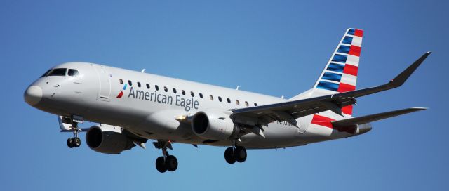 Embraer 170/175 (N203NN) - Landing on 35L.