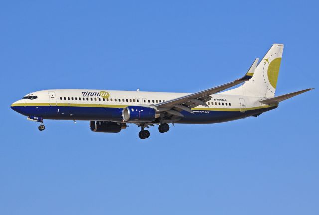 Boeing 737-700 (N739MA)