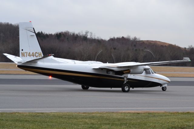 Gulfstream Aerospace Jetprop Commander (N744CH) - 744CH LLC (BFP Holdings) taxiing at KJQF - 1/3/18