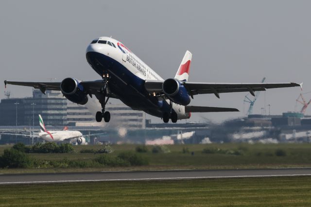 Airbus A319 (G-EUPW) - BAW1389 departing on the flight back to LHR