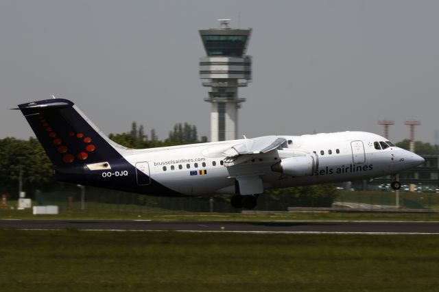 Avro RJ-100 Avroliner (OO-DJQ)