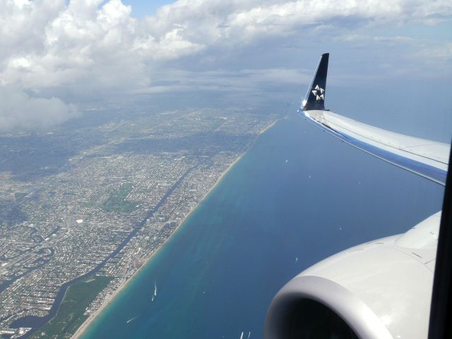 Boeing 737-700 (HP-1728CMP) - North Miami coastline seen during descent to Miami International.