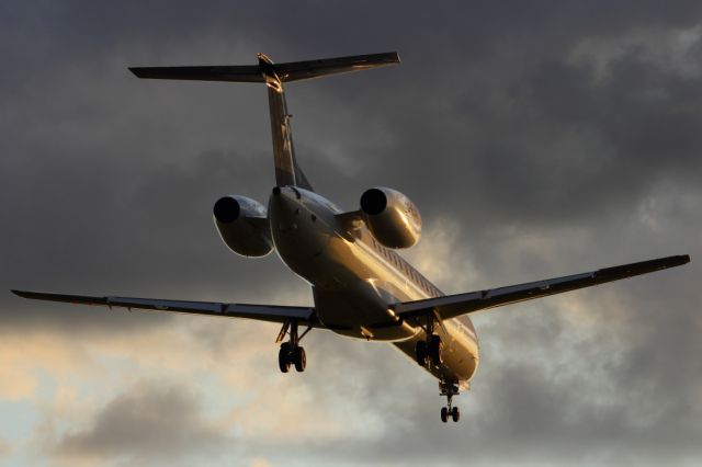 — — - Landing runway 027L at LHR.