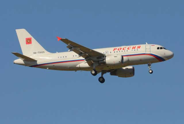 Airbus A319 (RA-73025)