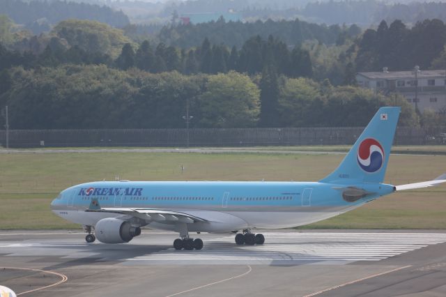 Airbus A330-200 (HL8211)