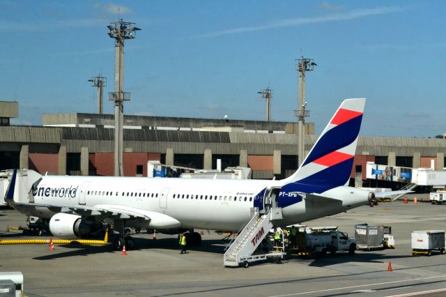 Airbus A321 (PT-XPB)