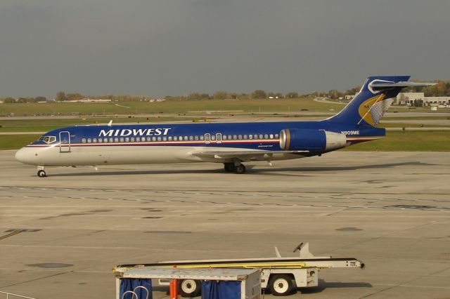 Boeing 717-200 (N909ME)