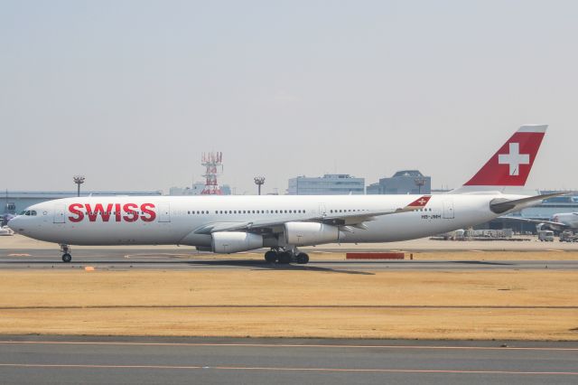 Airbus A330-300 (HB-JMH)