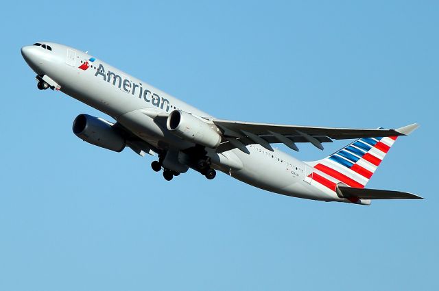 Airbus A330-200 (N284AY) - Aa 714 departing to Philadelphia