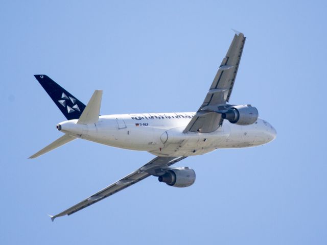 Airbus A319 (D-AILF) - Left turn on the SID out of runway 29 (noise abatement).