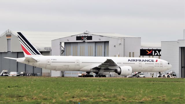 BOEING 777-300 (F-GSQJ) - air france b777-328er f-gsqj arriving in shannon from paris for painting by iac 19/3/21.