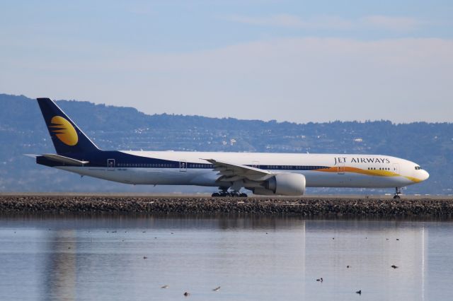 BOEING 777-300ER (A6-JAC)