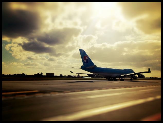 Boeing 747-400 (HL7499) - Iphone 4s