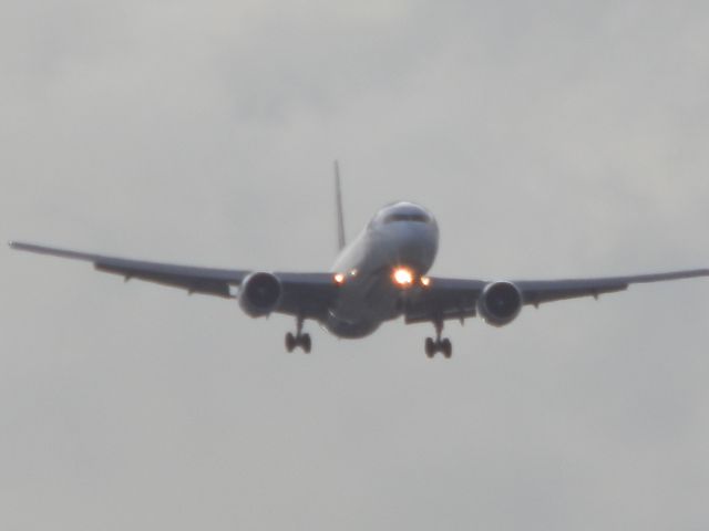 BOEING 767-200 (N316CM)