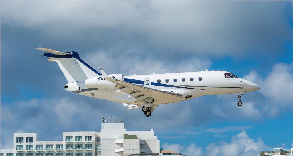 Embraer Legacy 550 (N375KR)