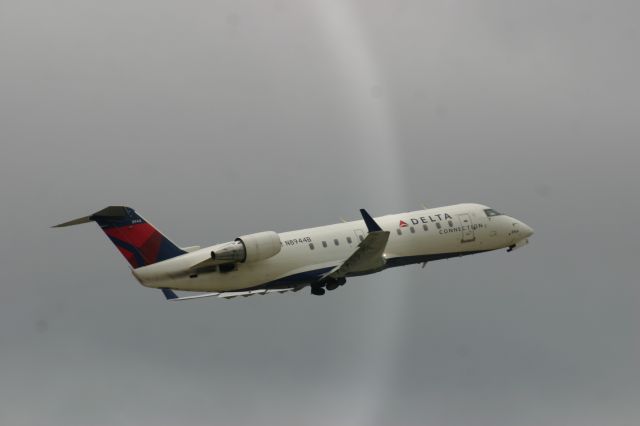 Canadair Regional Jet CRJ-200 (N8944B)