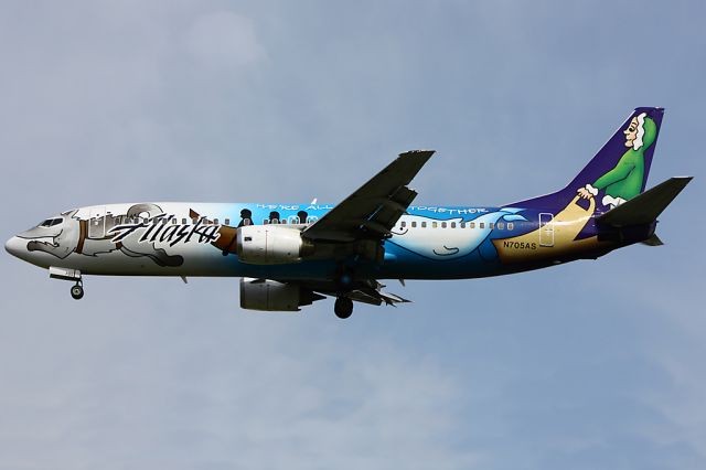 BOEING 737-400 (N705AS)