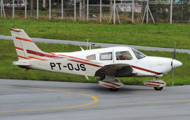 Piper Cherokee (PT-OJS)