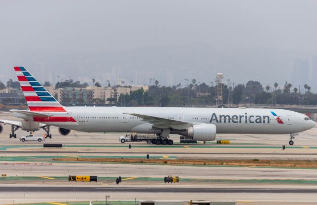 BOEING 777-300ER (N721AN)