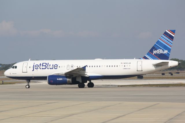 Airbus A320 (N583JB) - JetBlue Flight 346 "Bluesville" (N583JB) prepares for flight at Sarasota-Bradenton