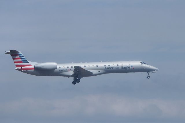 Embraer ERJ-145 (N925AE)