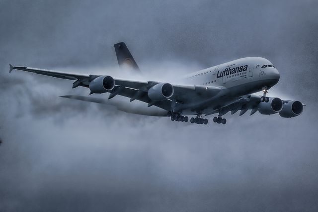 Airbus A380-800 (D-AIMM)